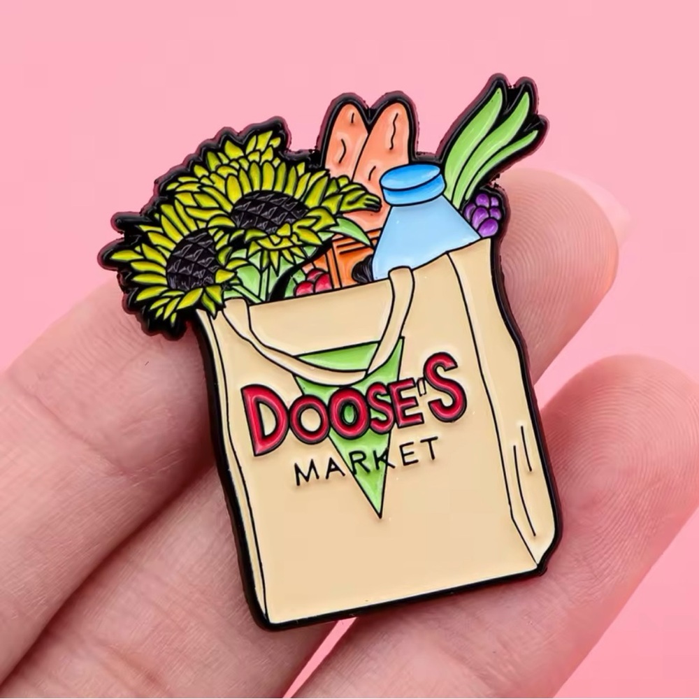 "Doose's Market" Enamel Pin - Gilmore Girls Inspired Design - Picture 2 of 3